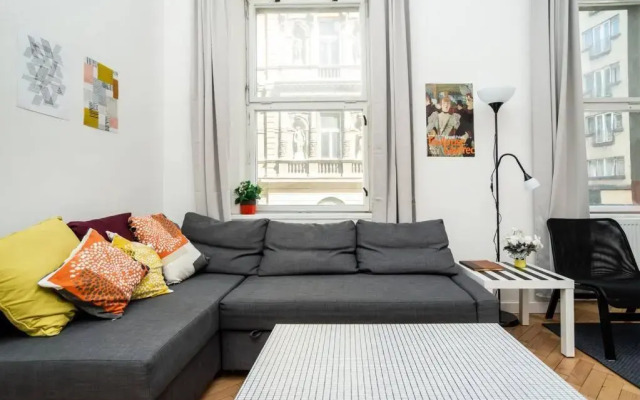 Bright, Spacious Apartment in the Historic Centre