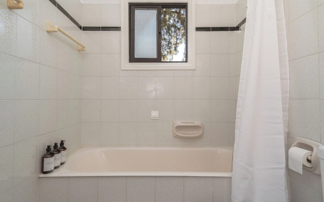 City Center Modern Boho Stay