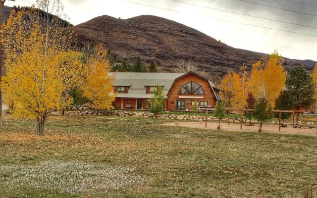 Snowberry Inn Bed & Breakfast