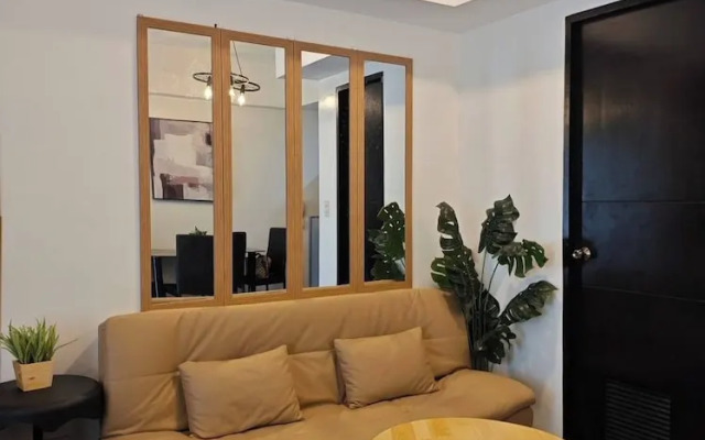 Luxhomme 3 Bed Condo With Balcony City Moutain View