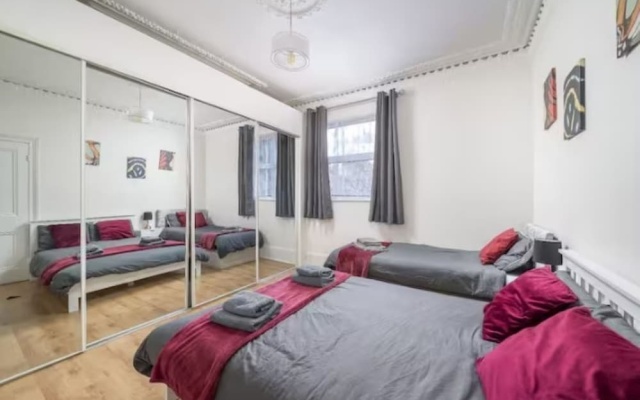 Cozy 2BR Family Apartment - London N22 Sleeps 6