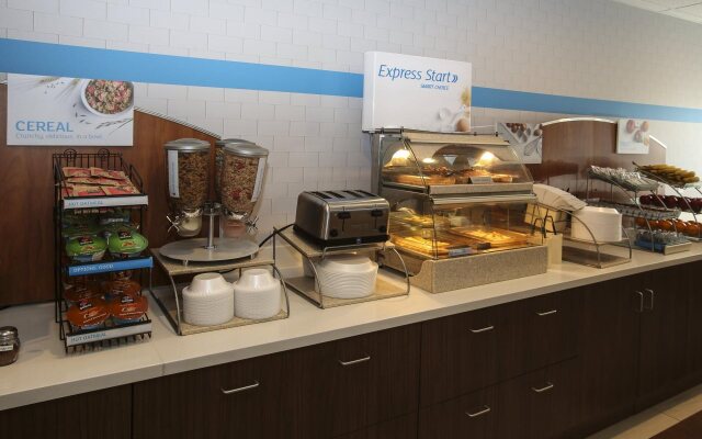 Holiday Inn Express Hotel & Suites Phoenix-Airport by IHG