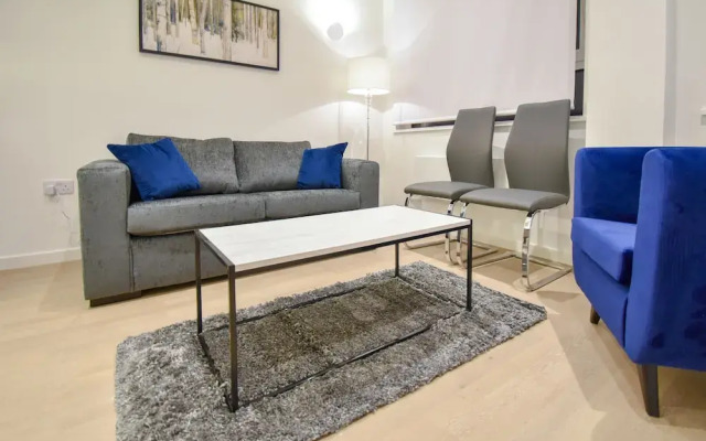 Silbury MK City Apartment With Parking