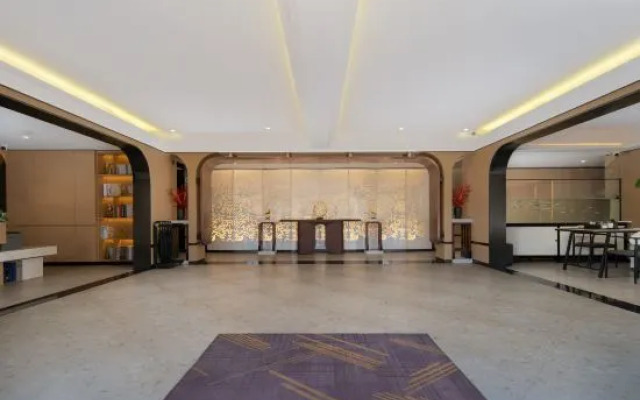 Fuxian Lake Pinyue Hotel