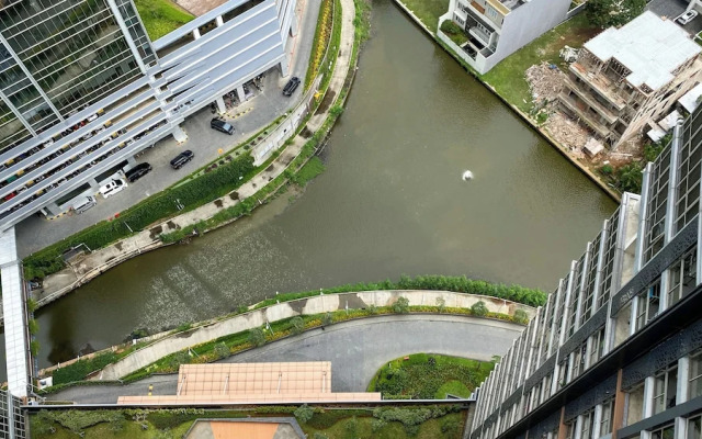 Serene And Best Location 2Br Gold Coast Apartment
