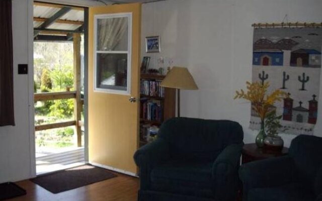 Lake Trail Guesthouse