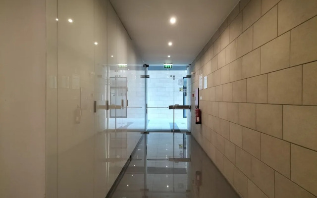 Rocha Prime Center Garage Flat