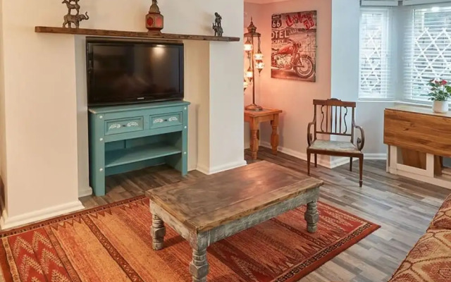 Host Stay In The Key Of Sea