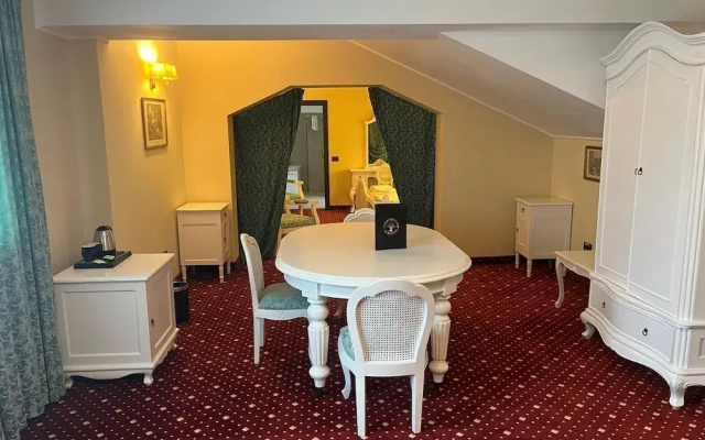 Classic Inn By Radacini