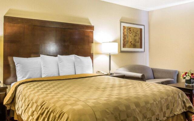 California Inn and Suites Bakersfield