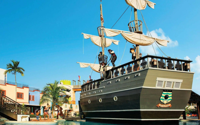 Sunset Beach Resort Spa and Waterpark All-Inclusive