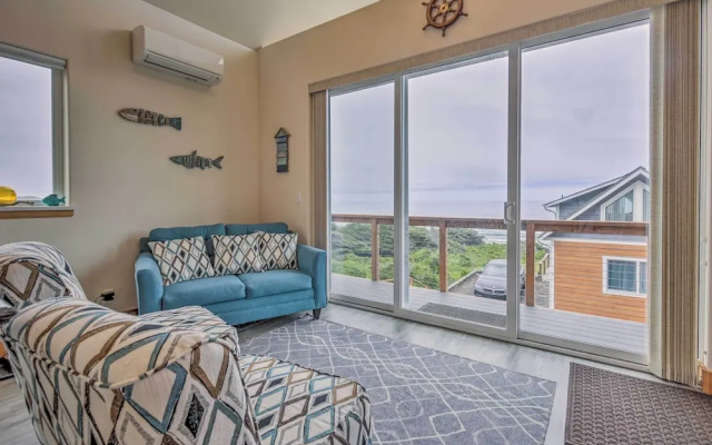 Yachats Gem w/ Private Balcony & Ocean Views!