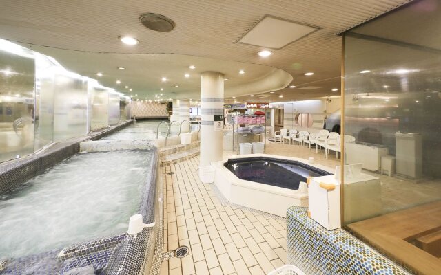 New Japan Capsule Hotel Cabana - Caters to Men