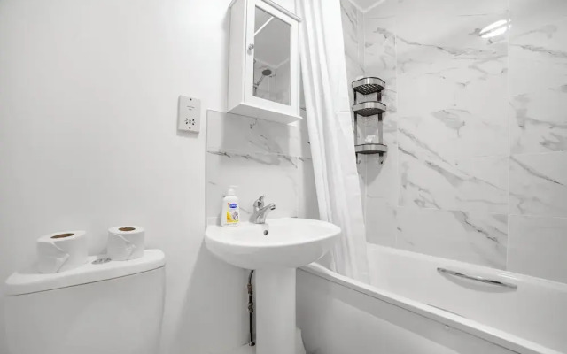 Modern Semi-Studio Flat in London