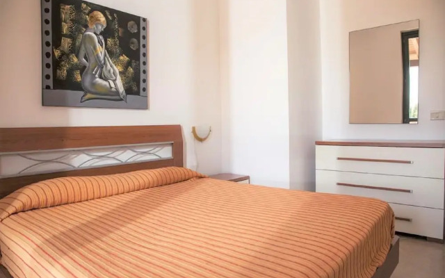 Spacious Aparyment in Campofelice di Roccella with Pool