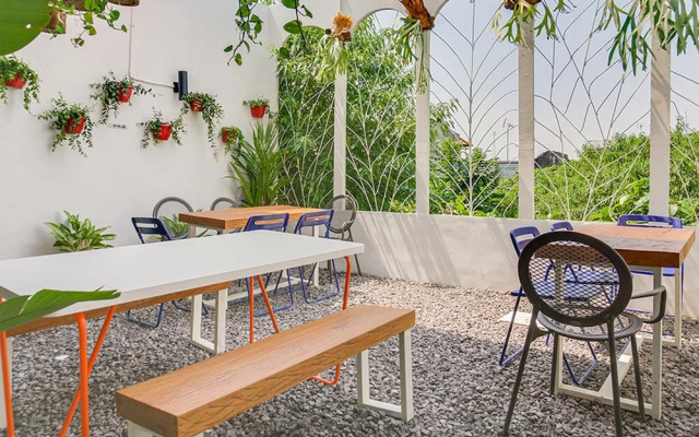 RedDoorz Hostel near Malang Train Station 2