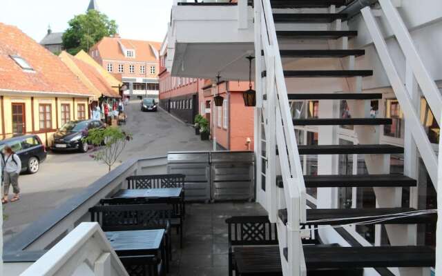 Therns Hotel