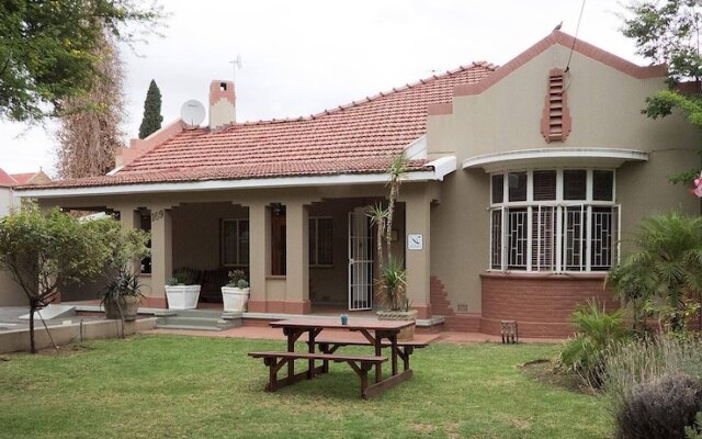 Avondblij Guest House B&B