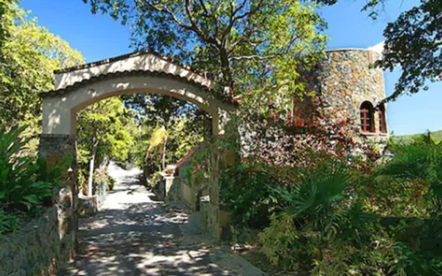 Peter Bay Gatehouse