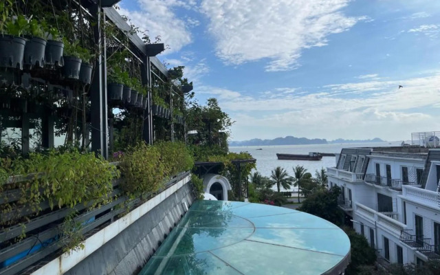 Paris Of Dragonbay Hotel
