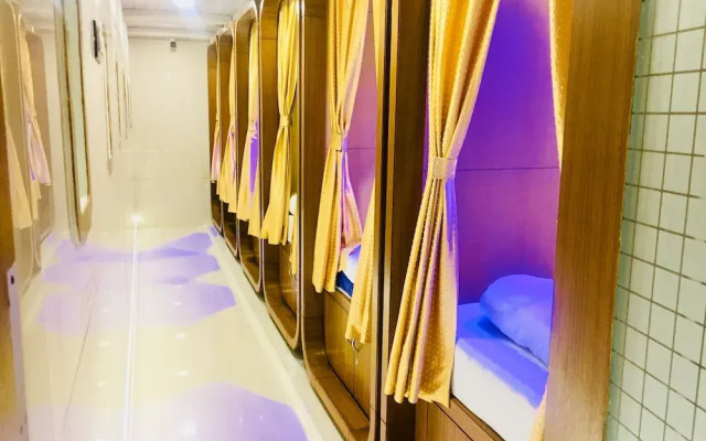 Qubestay Airport Capsule Hotel & Hostel