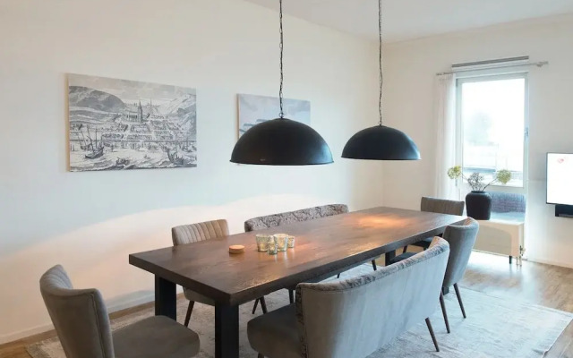 Appealing Apartment in Den Haag With Balcony, Terrace