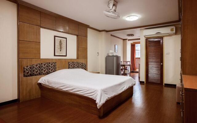 Aiya Residence & Sport Club BTS Budget Hotel