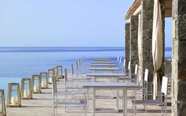 Artemis Seaside Resort