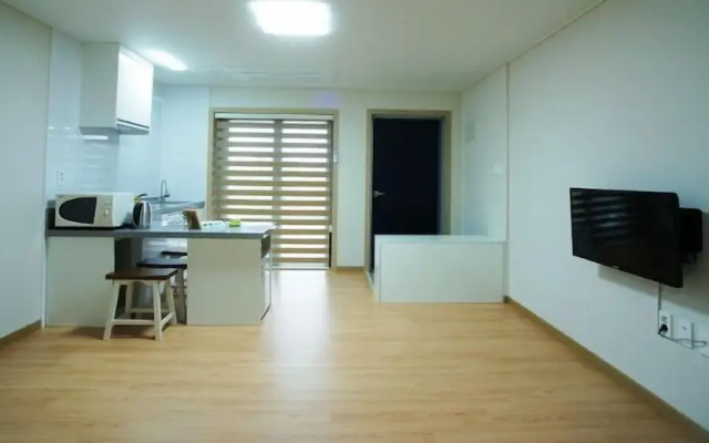 Gotjawal Geomun Oreum Pension