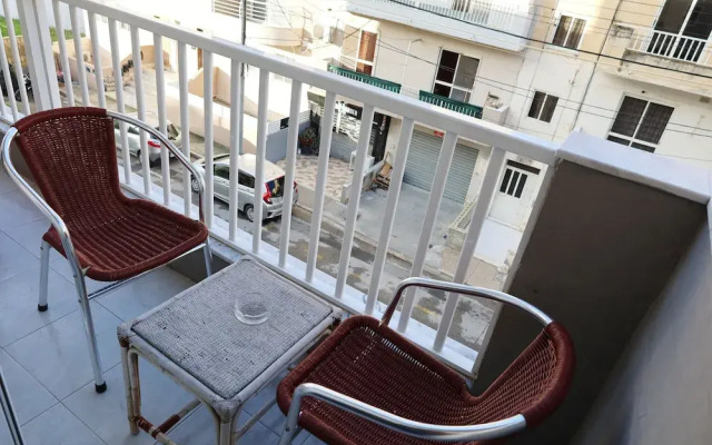 Room-very Bright Well Kept Apartment