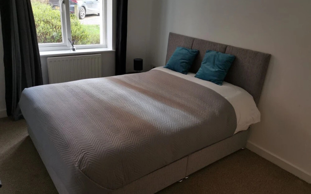 BookedUK - Home from Home Apartment