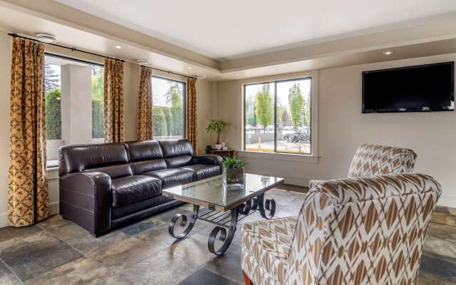 Econo Lodge Inn & Suites