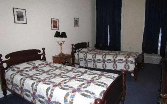 MacArthur Inn