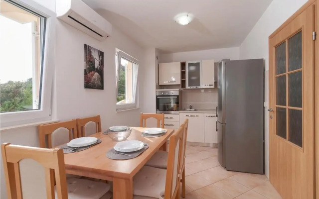 Beautiful Home in Sevid With Wifi and 4 Bedrooms