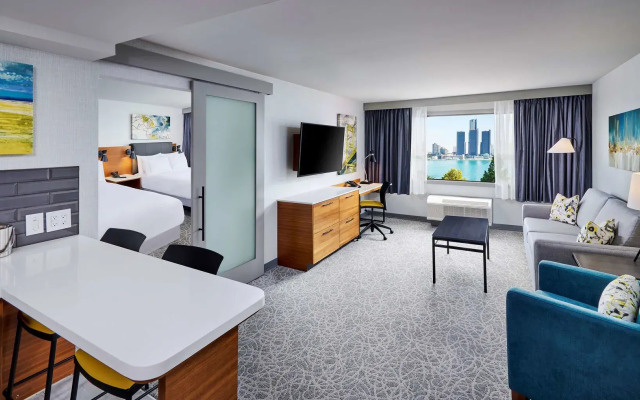 DoubleTree by Hilton Windsor Hotel & Suites