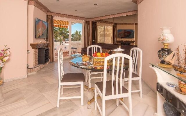 Apartamentos Puerto Marina Beach
