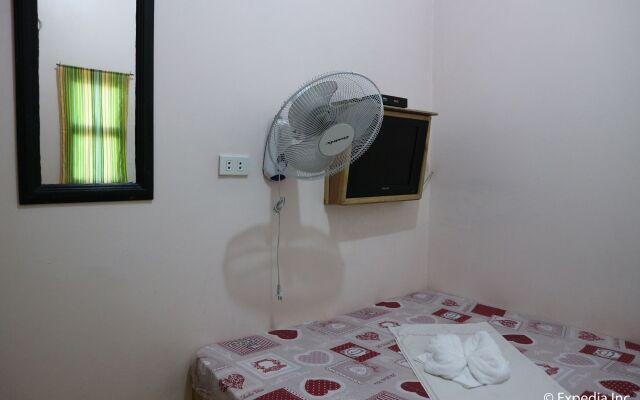 ZEN Rooms Basic White Knights Dumaguete