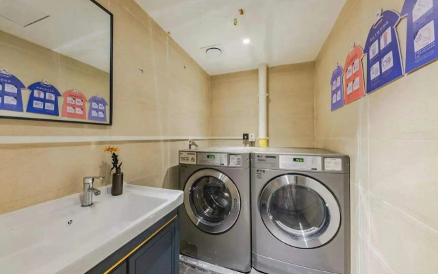 Haikou V8 Chaoman Tour Hotel