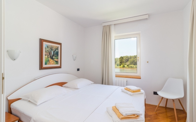 Apartment Escape - 20 m from sea: White Medulin, Istria