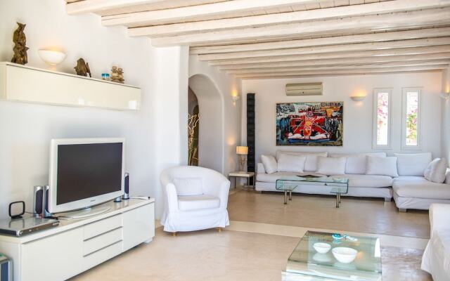 Newly-Built Private Luxury Villa