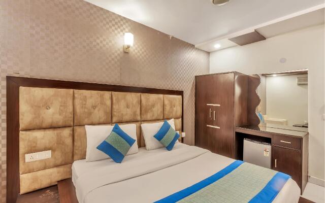 OYO 8902 Hotel Ronald Inn
