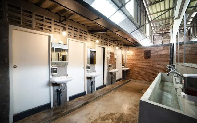 OYO 532 Meet & Meet Hostel