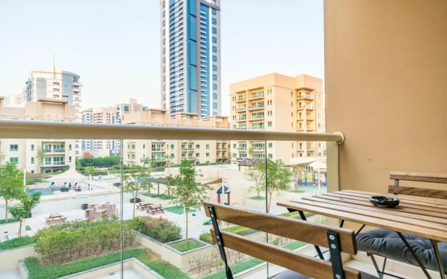 Luxe 1BD Sleeps 4 Parking Pool Gym