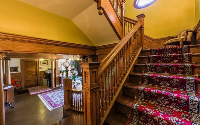 The Simmons-Bond Inn