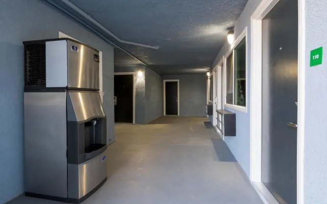 Azul Inn & Suites