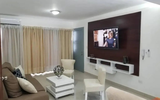 Lia Amanda, 2B con cocinero para desayuno Santiago DR