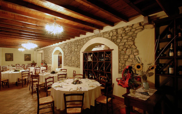 Spacious Apartment in Monticelli Brusati with Pool