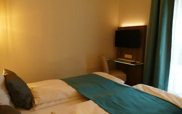 Meyn's Apartments & Hotel