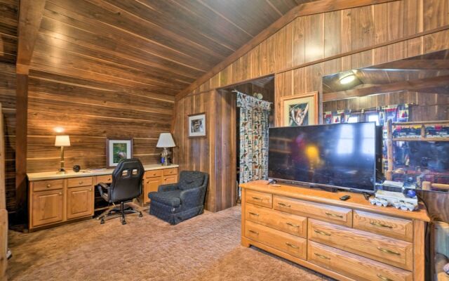 Gatlinburg Mountain-view Cabin: 5 Mi to Downtown