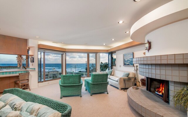 Moonlight Beach Home in Encinitas by RedAwning